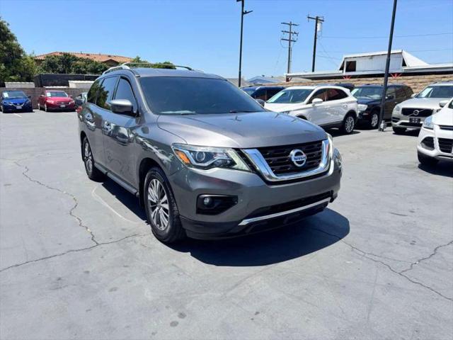 2017 Nissan Pathfinder SV