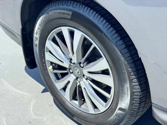 2017 Nissan Pathfinder SV