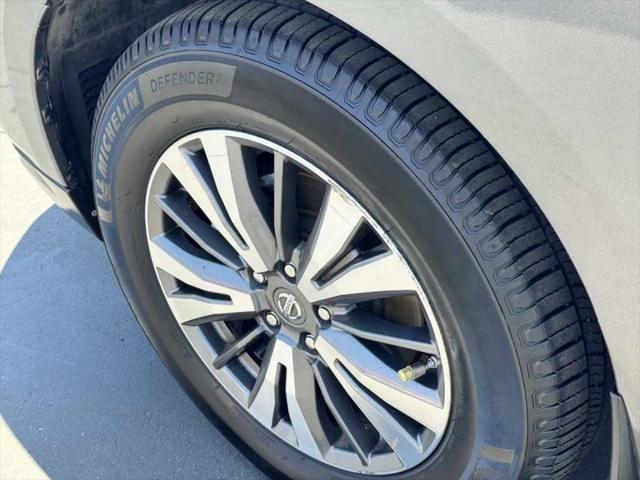 2017 Nissan Pathfinder SV