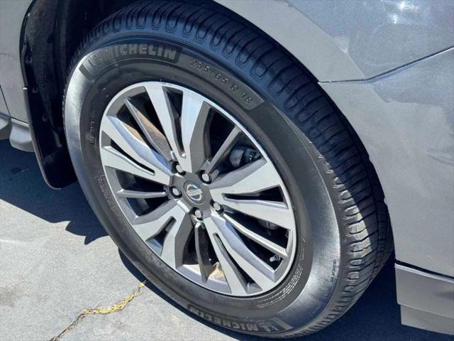 2017 Nissan Pathfinder SV