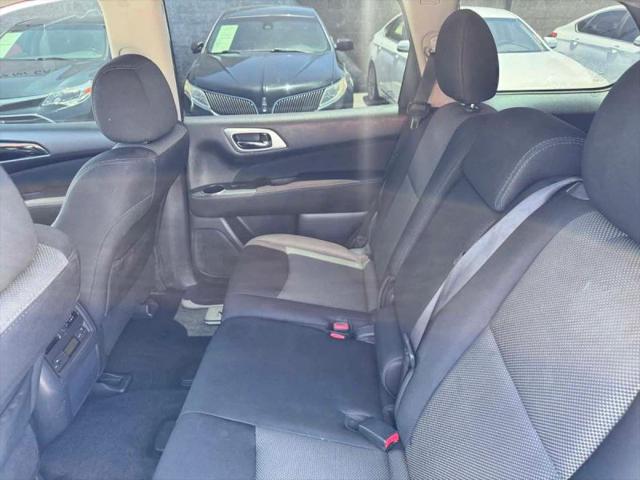 2017 Nissan Pathfinder SV