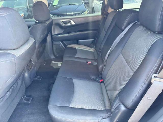 2017 Nissan Pathfinder SV