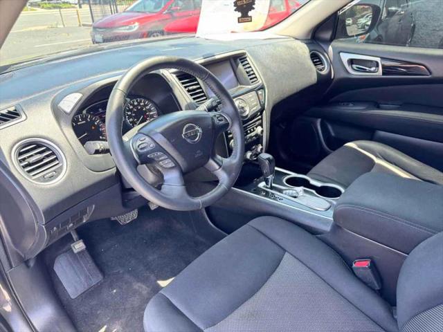 2017 Nissan Pathfinder SV