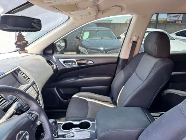 2017 Nissan Pathfinder SV