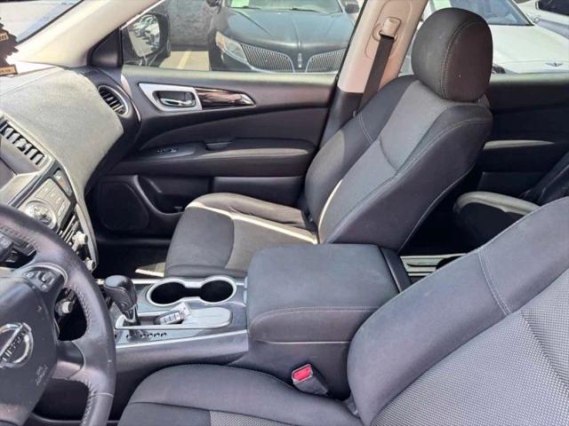 2017 Nissan Pathfinder SV