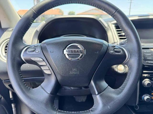 2017 Nissan Pathfinder SV