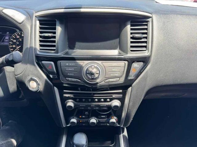 2017 Nissan Pathfinder SV