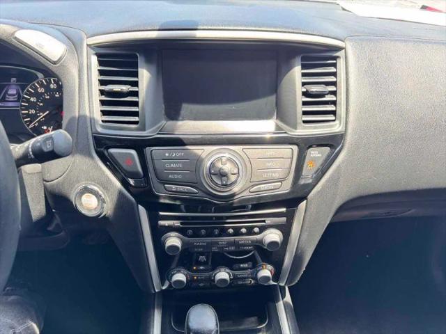 2017 Nissan Pathfinder SV