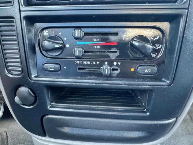 2003 Ford Windstar SE