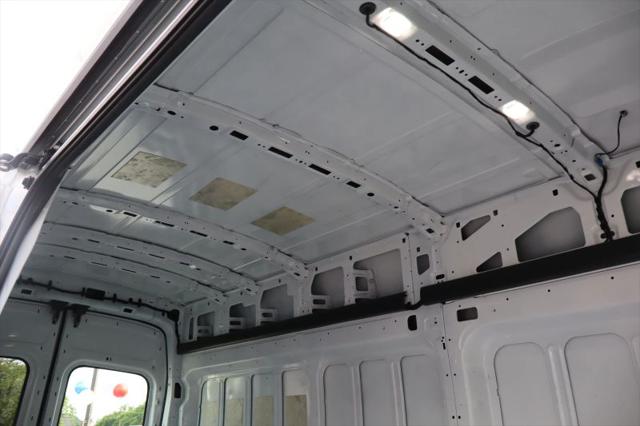 2023 Ford Transit Cargo Van Extended Length w/9 950-lb GVWR