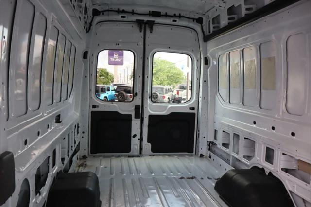 2023 Ford Transit Cargo Van Extended Length w/9 950-lb GVWR