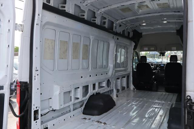 2023 Ford Transit Cargo Van Extended Length w/9 950-lb GVWR