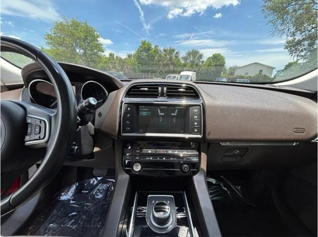 2017 Jaguar F-PACE 35t Prestige