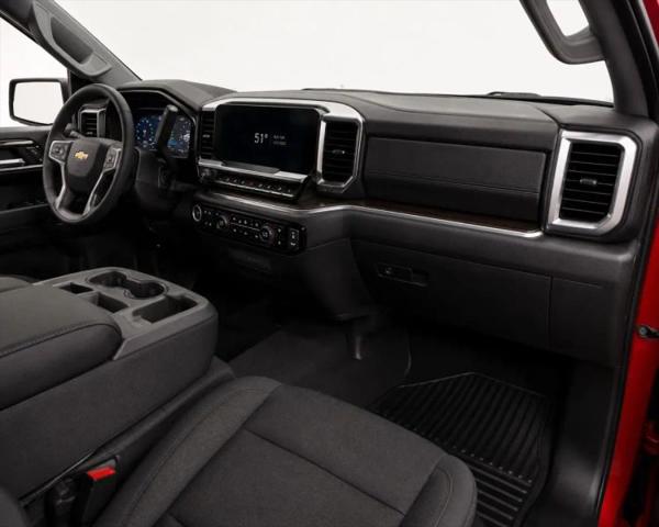 2023 Chevrolet Silverado 1500 4WD Crew Cab Short Bed LT with 2FL
