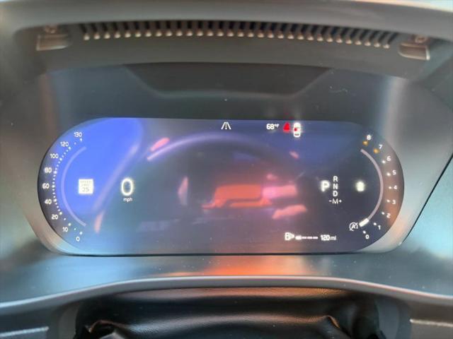 2024 Volvo XC40 B5 Plus Bright Theme