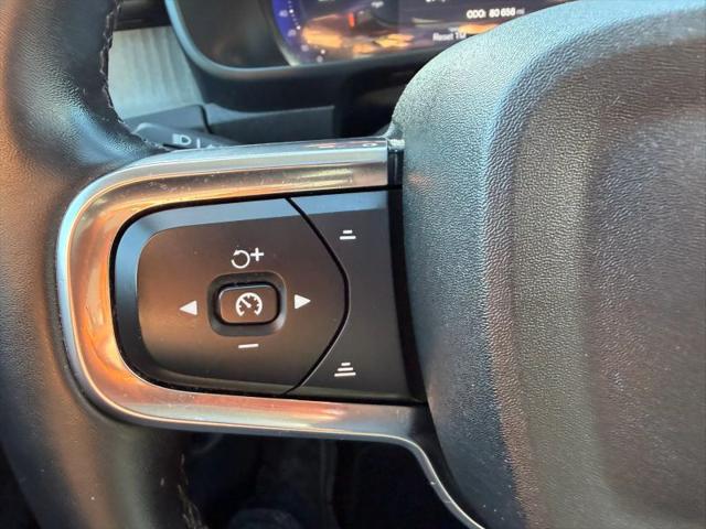 2024 Volvo XC40 B5 Plus Bright Theme