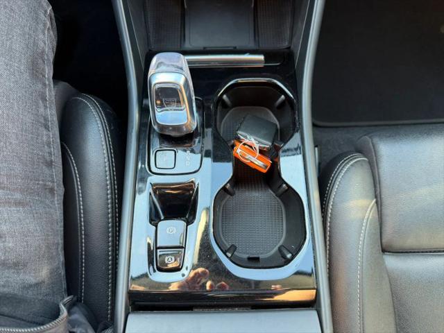 2024 Volvo XC40 B5 Plus Bright Theme