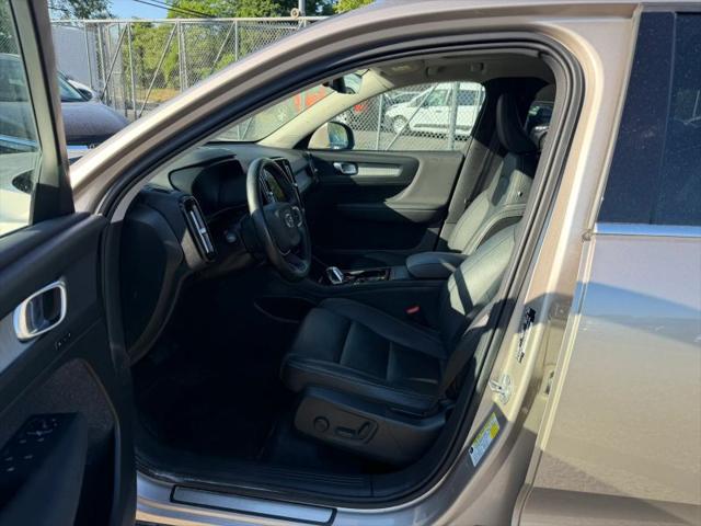 2024 Volvo XC40 B5 Plus Bright Theme