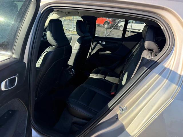 2024 Volvo XC40 B5 Plus Bright Theme