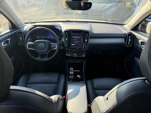 2024 Volvo XC40 B5 Plus Bright Theme