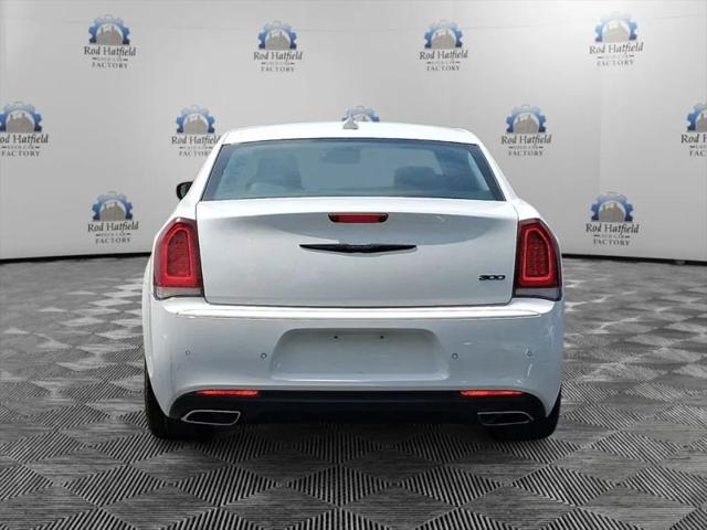 2023 Chrysler 300 Touring-L