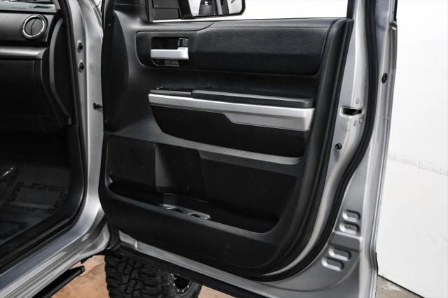 2017 Toyota Tundra SR5 5.7L V8
