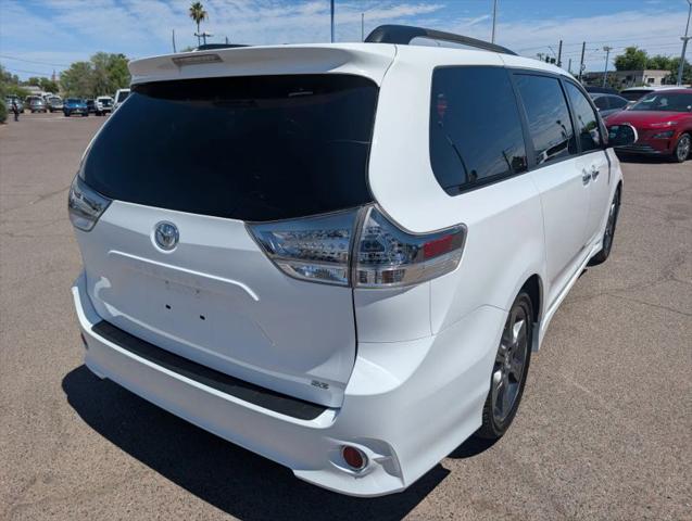 2016 Toyota Sienna SE 8 Passenger