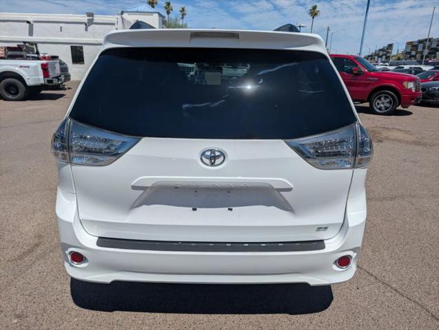 2016 Toyota Sienna SE 8 Passenger