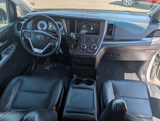 2016 Toyota Sienna SE 8 Passenger