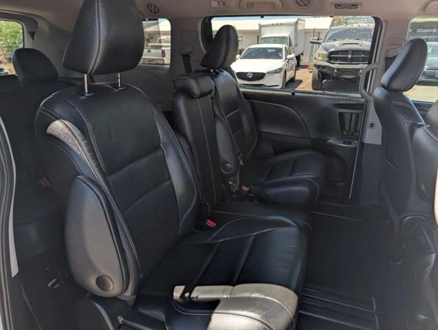 2016 Toyota Sienna SE 8 Passenger