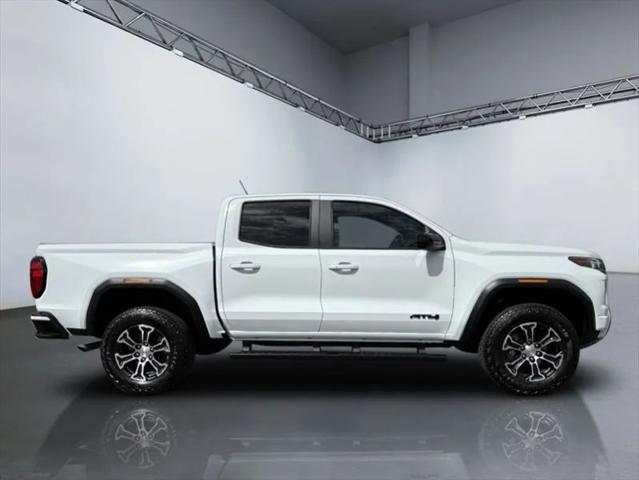 2025 GMC Canyon 4WD AT4