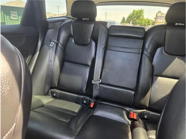 2021 Volvo XC60 T5 Momentum