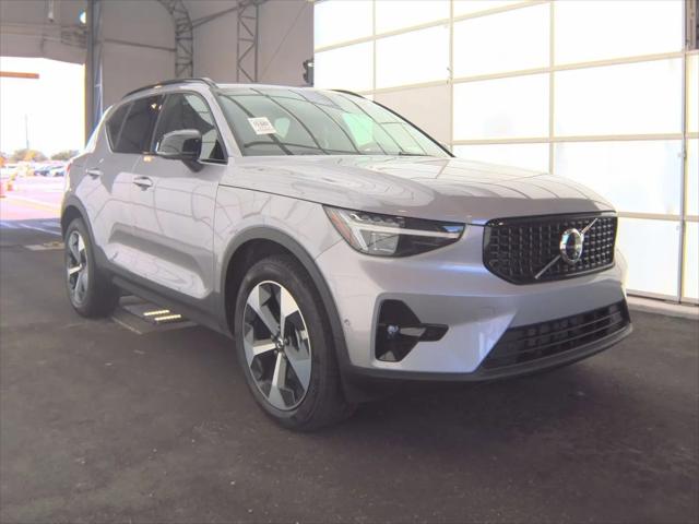 2026 Volvo XC40 Plus, B5 AWD Gas (mild hybrid), Dark