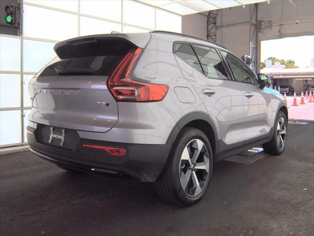 2026 Volvo XC40 Plus, B5 AWD Gas (mild hybrid), Dark