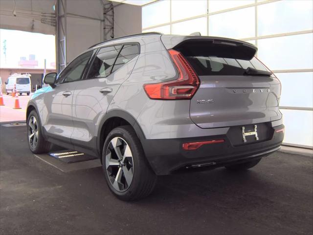 2026 Volvo XC40 Plus, B5 AWD Gas (mild hybrid), Dark