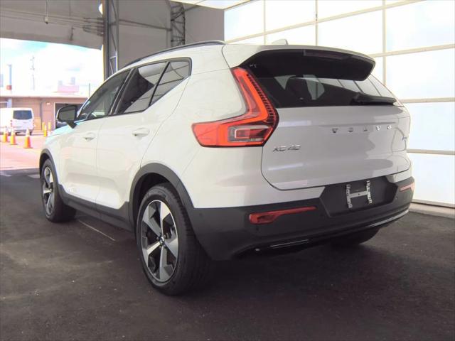 2026 Volvo XC40 Plus, B5 AWD Gas (mild hybrid), Dark