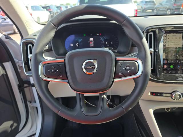 2026 Volvo XC40 Plus, B5 AWD Gas (mild hybrid), Dark