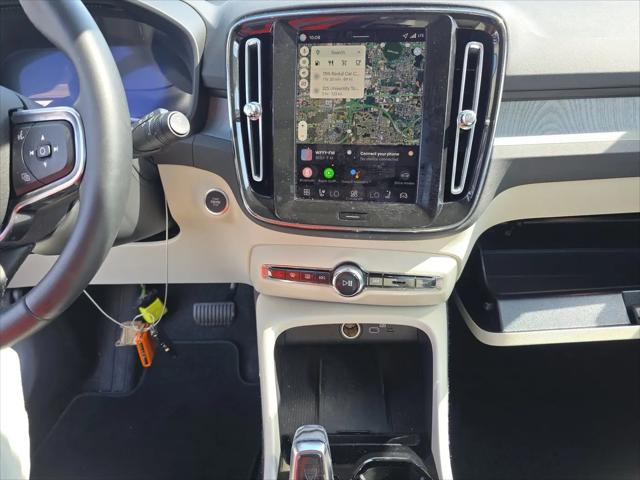 2026 Volvo XC40 Plus, B5 AWD Gas (mild hybrid), Dark