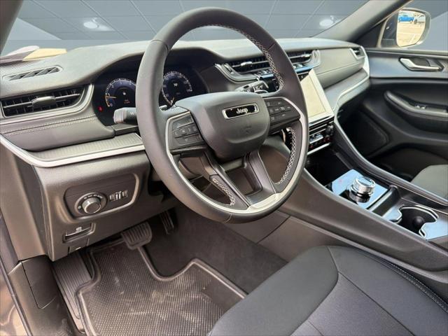 2026 Jeep Grand Cherokee Laredo 4x2