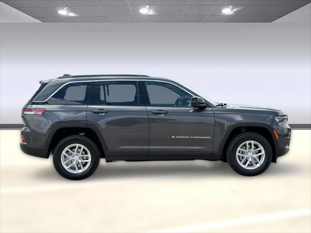 2026 Jeep Grand Cherokee Laredo 4x2