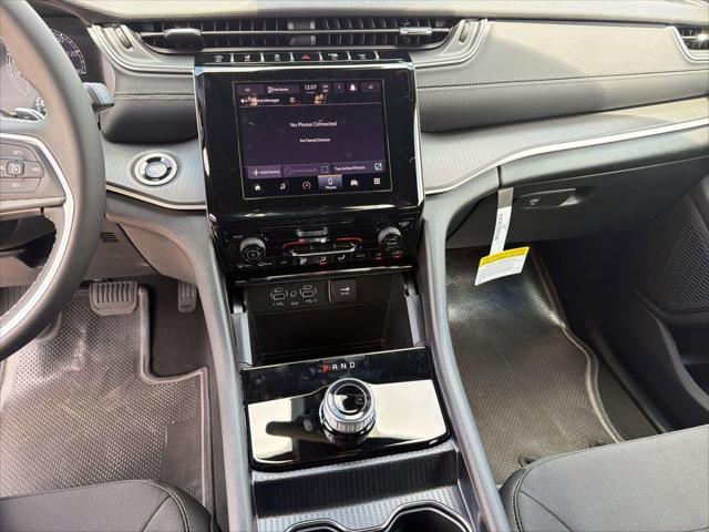 2026 Jeep Grand Cherokee Laredo 4x2