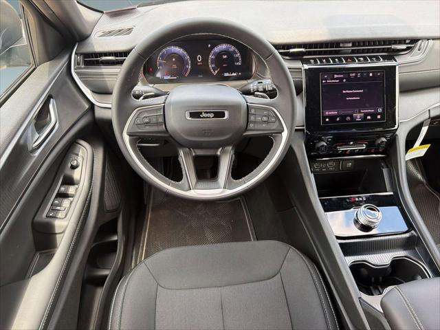 2026 Jeep Grand Cherokee Laredo 4x2