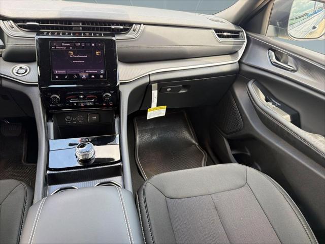 2026 Jeep Grand Cherokee Laredo 4x2