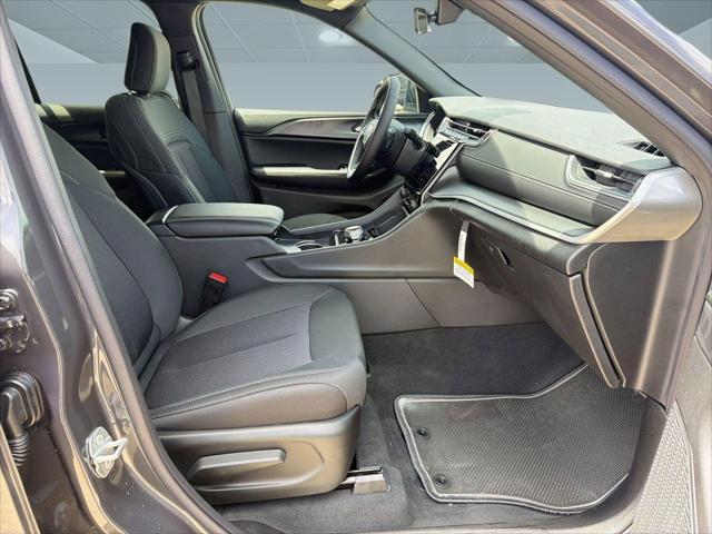 2026 Jeep Grand Cherokee Laredo 4x2