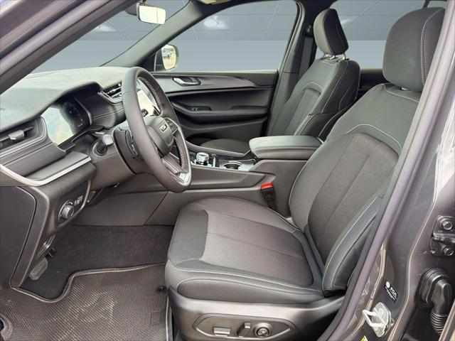 2026 Jeep Grand Cherokee Laredo 4x2