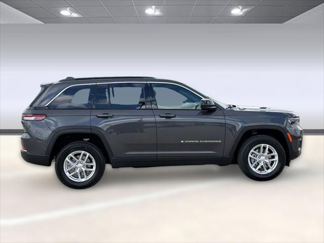 2026 Jeep Grand Cherokee Laredo 4x2