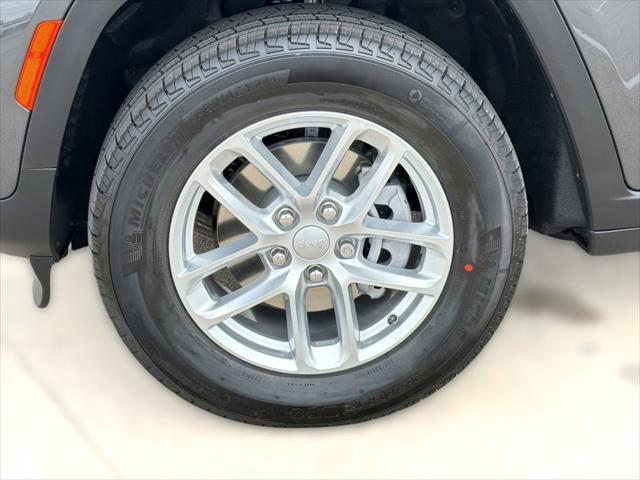 2026 Jeep Grand Cherokee Laredo 4x2
