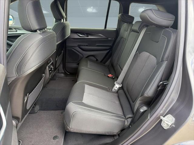 2026 Jeep Grand Cherokee Laredo 4x2