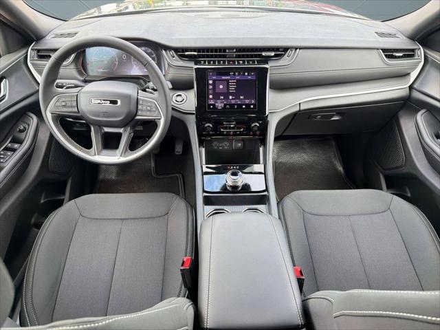 2026 Jeep Grand Cherokee Laredo 4x2