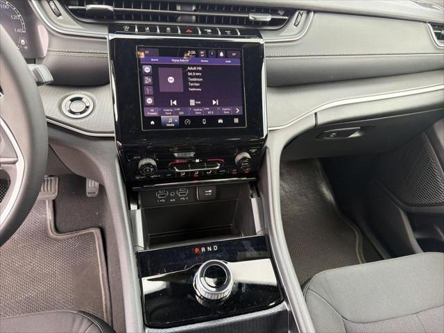2026 Jeep Grand Cherokee Laredo 4x2